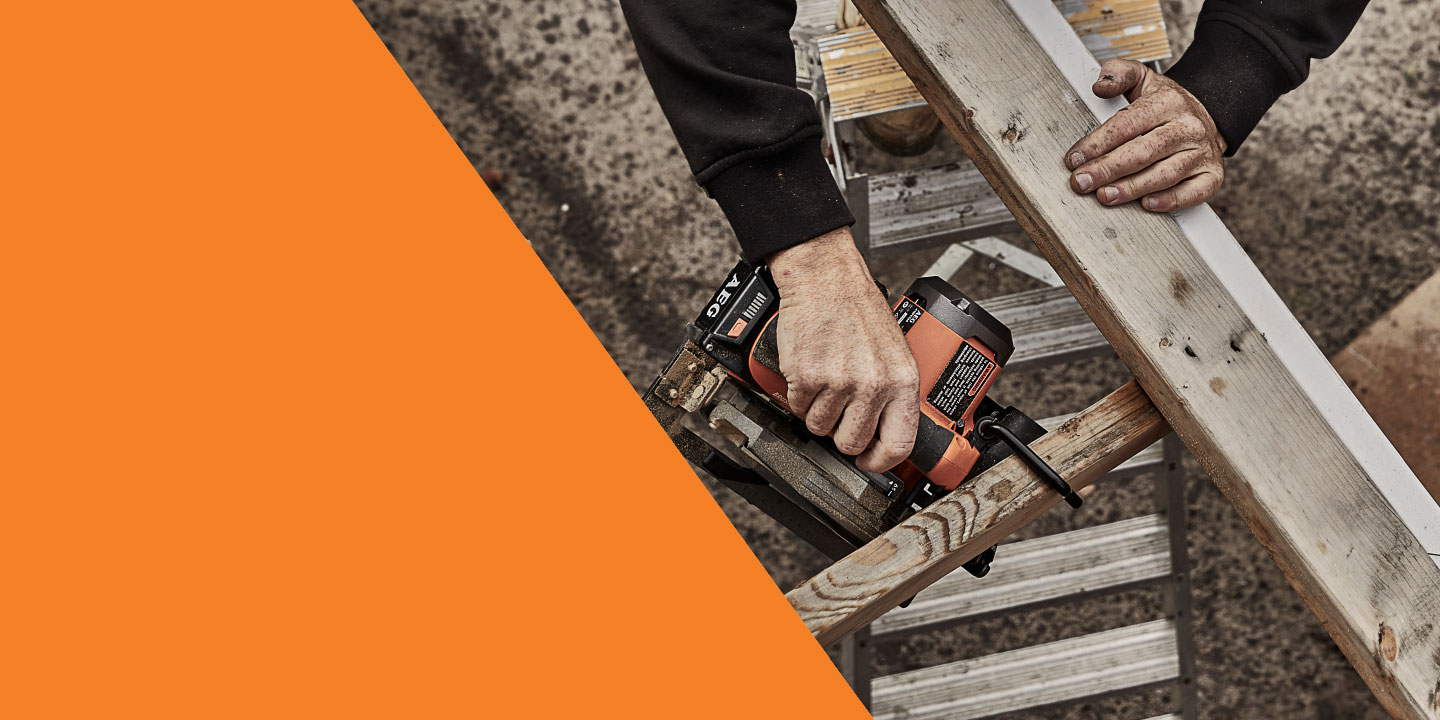 inbuilt heavy-duty rafter hook