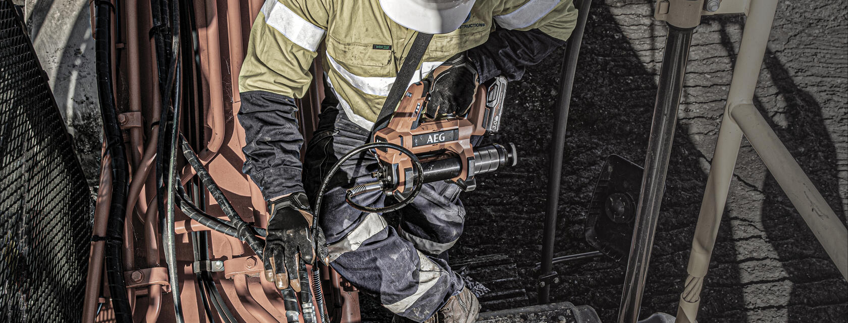 PRE-SET DOSAGE DIAL AND 1M LONG FLEXIBLE HOSE